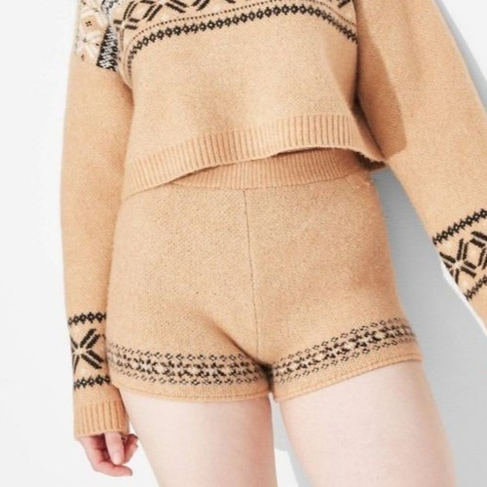 NWT Wild Fable Womens Mid-Rise Holiday Sweater Hot Shorts 91700293 Tan Brown XXS